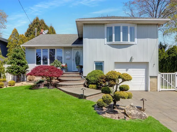 233 Willow Street, Massapequa Park, NY 11762