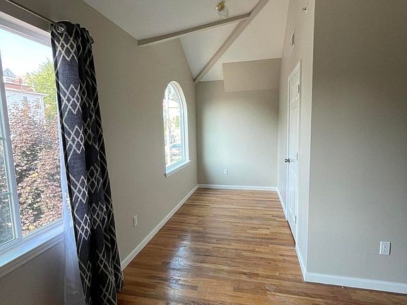 4th image of 192 Corson Ave #2