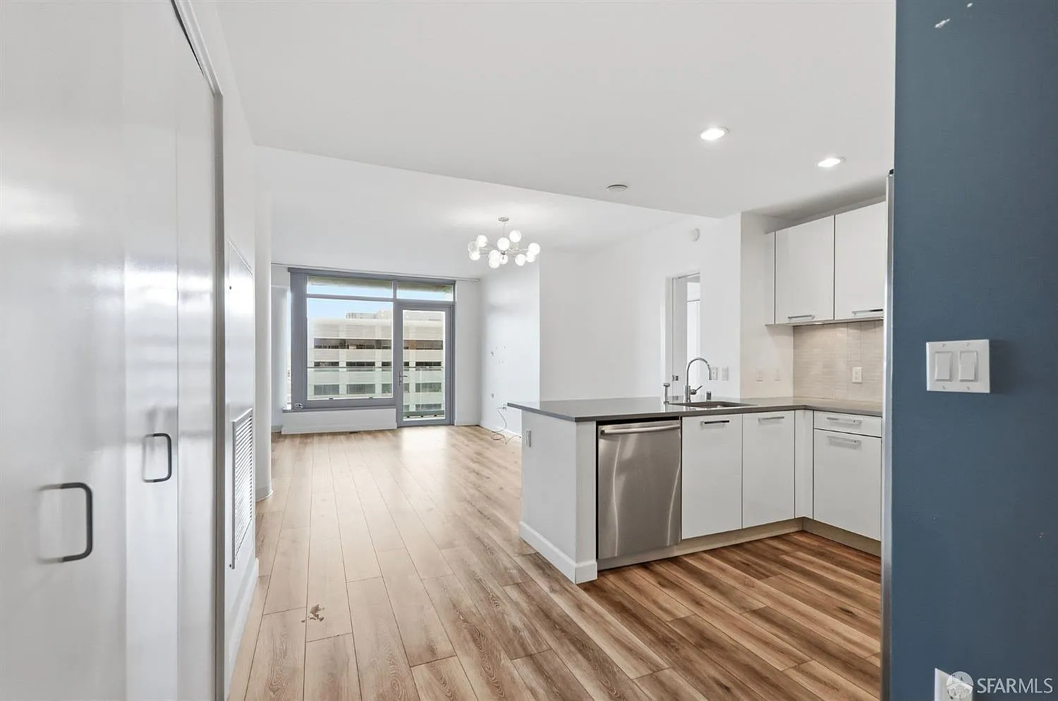 2 bed, 2.0 bath, 1313 sqft, $7,500 — Photo 4