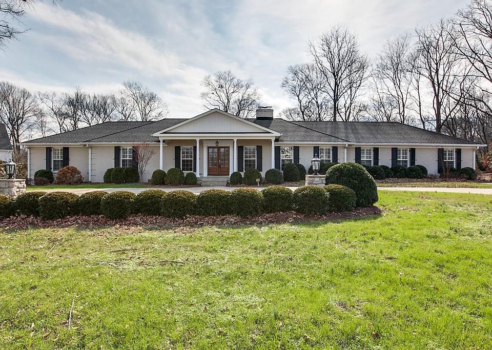 1st image of 925 Waterswood Dr
