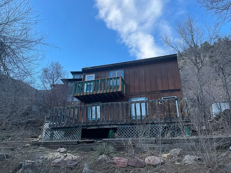 100 Artesian Dr — Photo 1