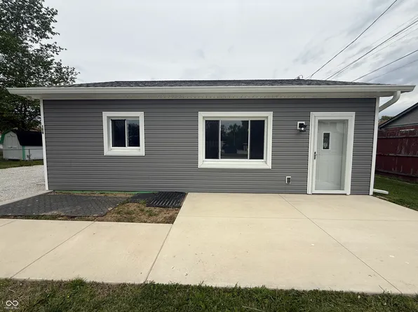 106 W Chestnut St, Fairland, IN 46126