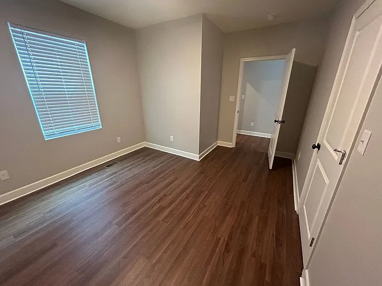 325 N Dean St — Photo 14