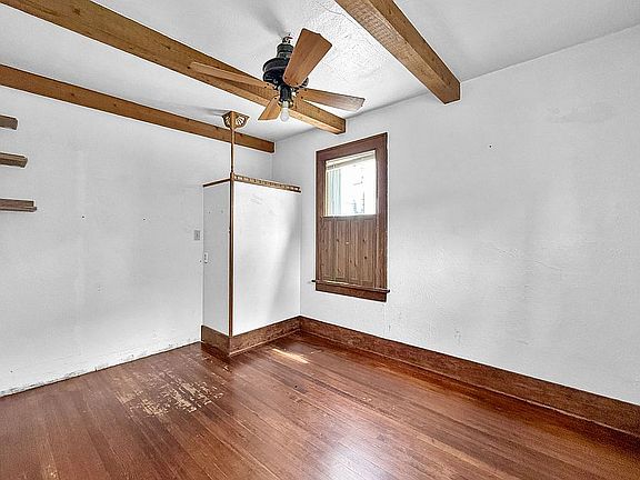 3rd image of 1304 Ash St