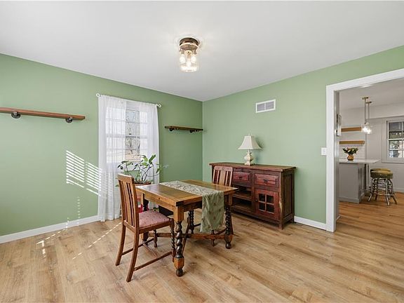 4th image of 806 Galveston Dr