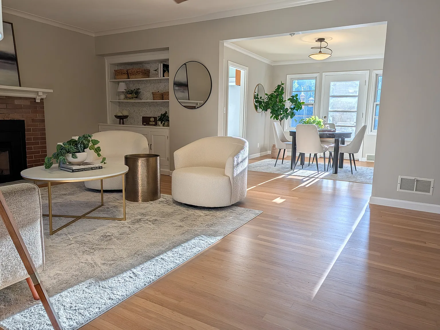 4 bed, 2400 sqft, $2,920 — Photo 4
