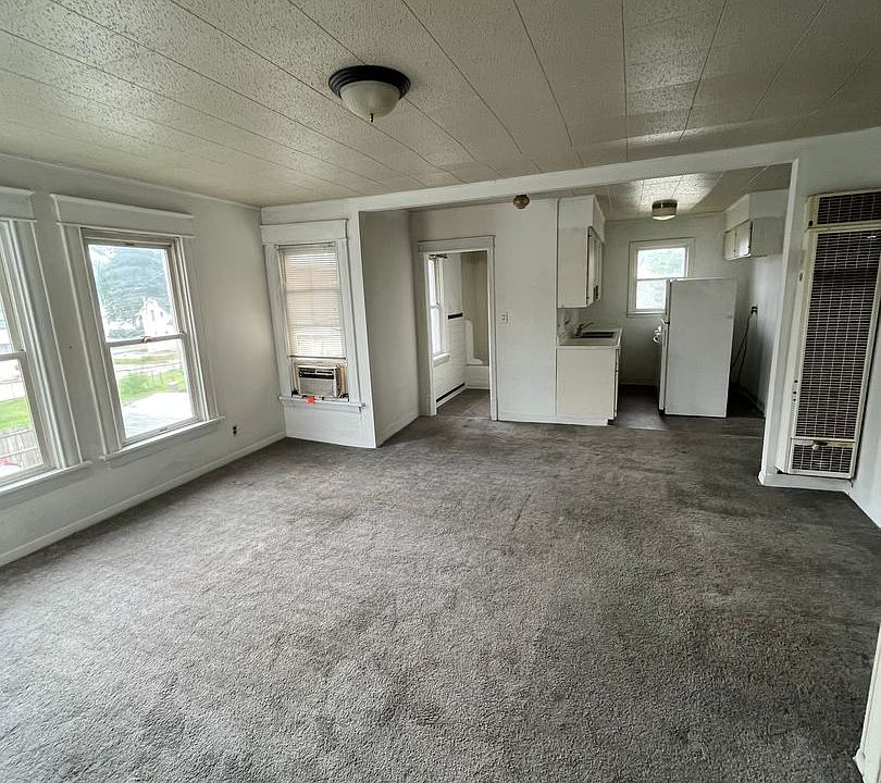 2nd image of 1320 1st Ave N #4