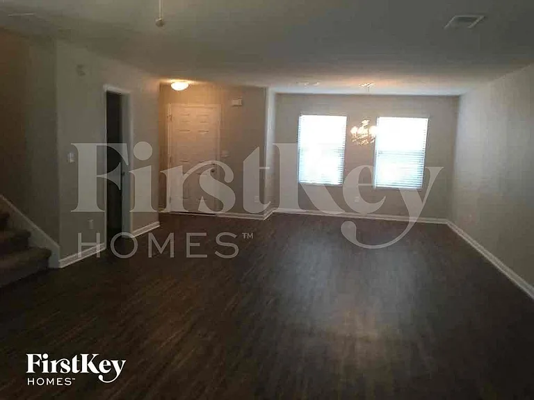 1777 Whatling St — Photo 2
