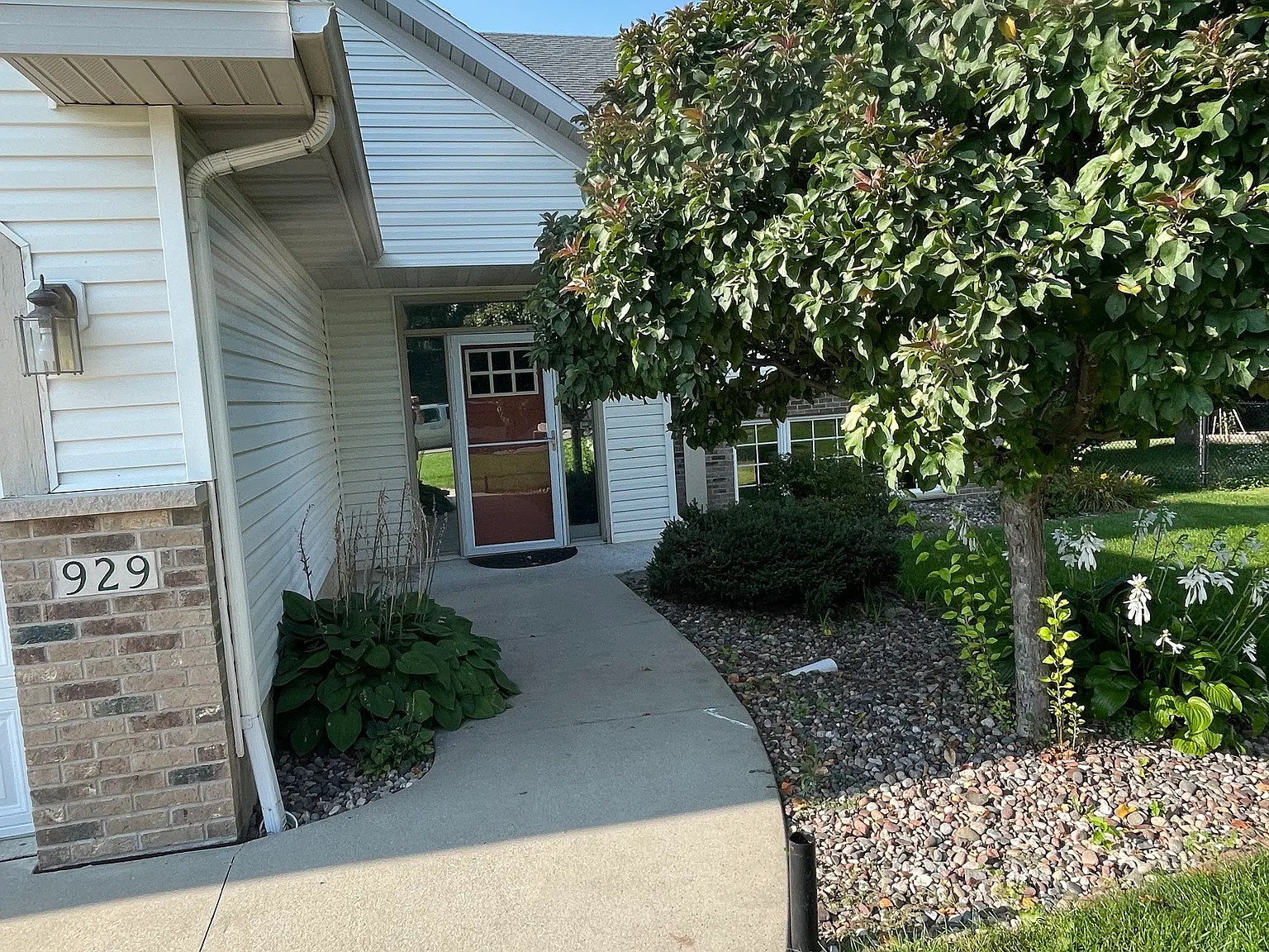 929 Plymouth Ln NW — Photo 3