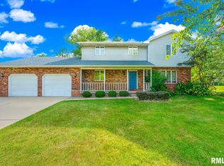 308 Whispering Oaks Dr, Metamora, IL