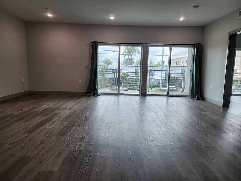7040 Woodman Ave #207 — Photo 4