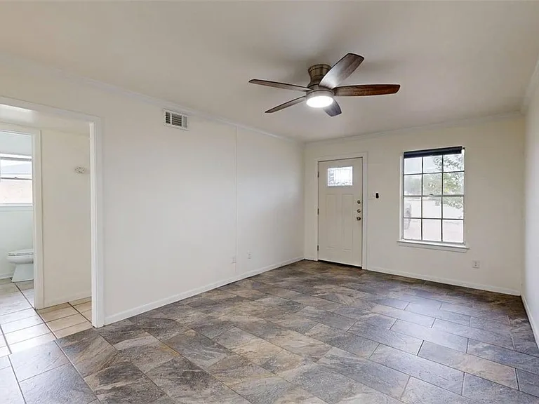 1605 Cloverdale Ct — Photo 3