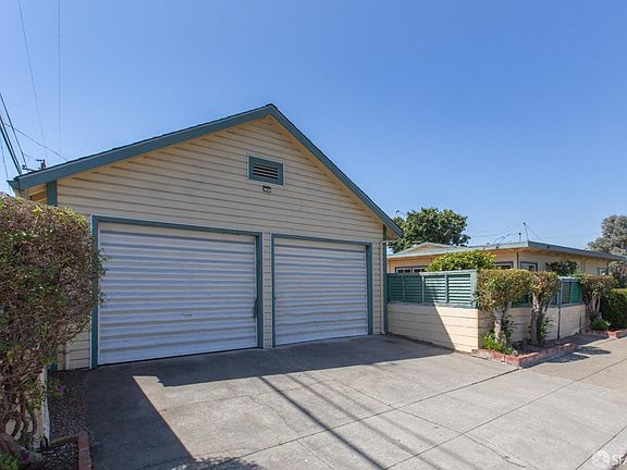 5th image of 1524 Cottage Grove Ave