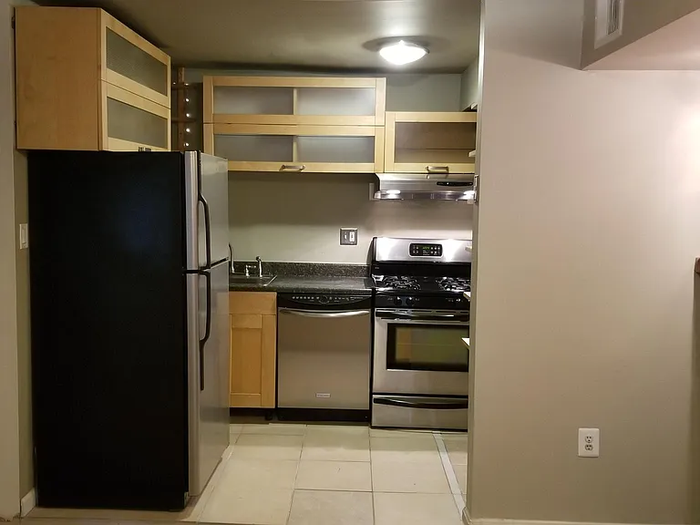 725 12th St NE #B — Photo 27