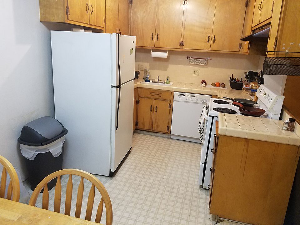 2nd image of 2525 Regent St APT 10