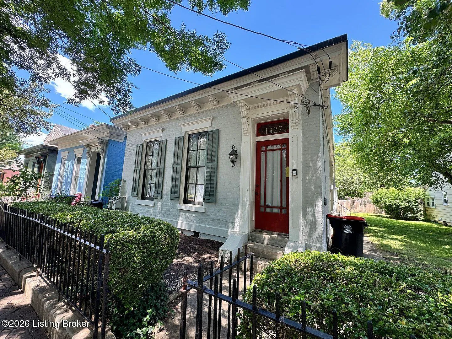 2 bed, 1.0 bath, 1018 sqft, $1,350 — Photo 2