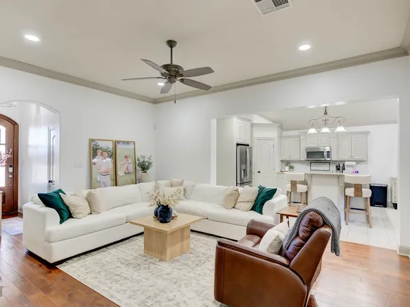 213 Roanoke Cir, Benton, LA 71006