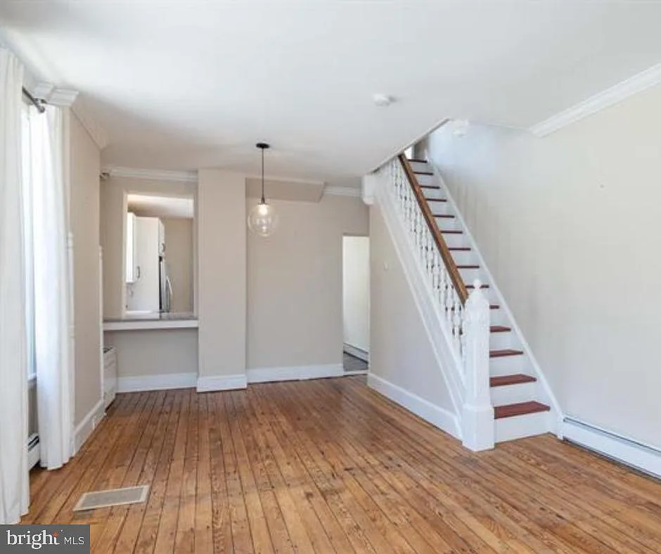 3 bed, 2.0 bath, 1725 sqft, $3,250 — Photo 3