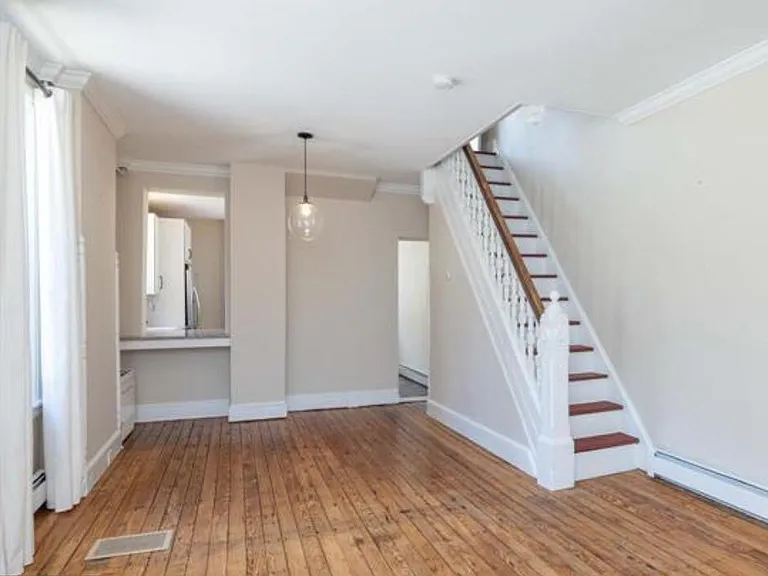 1810 Mount Salem Ln — Photo 3