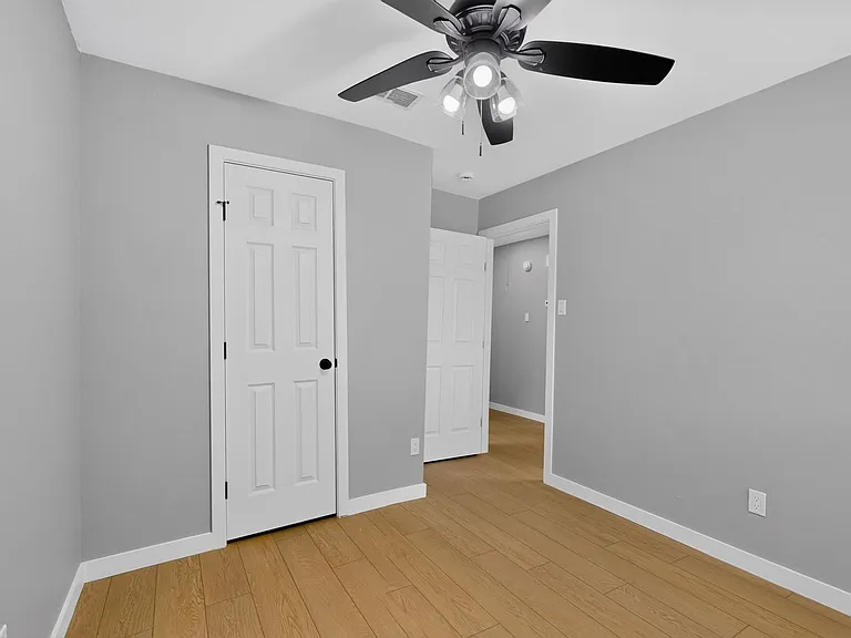 1748 Saint James Dr — Photo 33