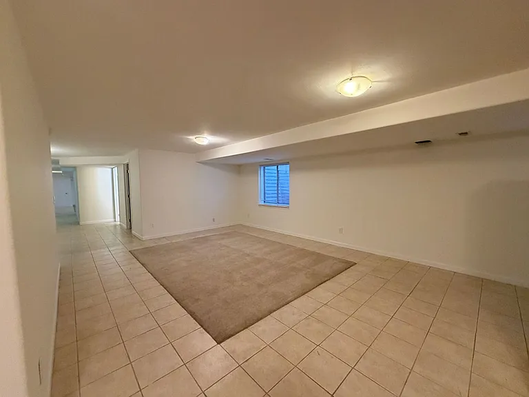225 S Monroe St — Photo 26