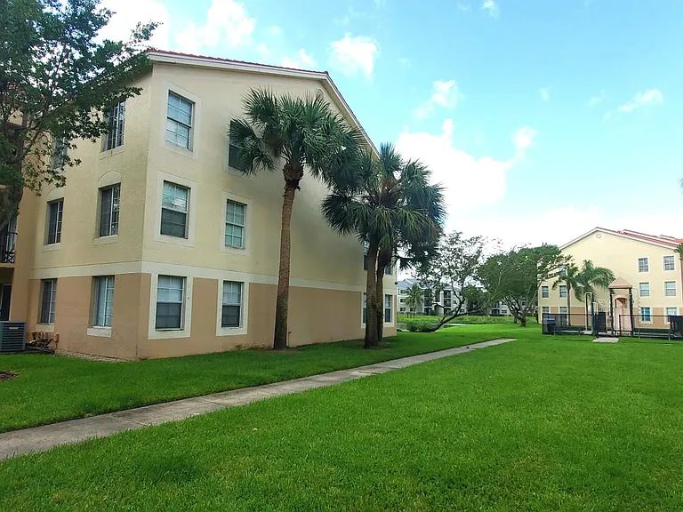 4101 San Marino Blvd #207 — Photo 3