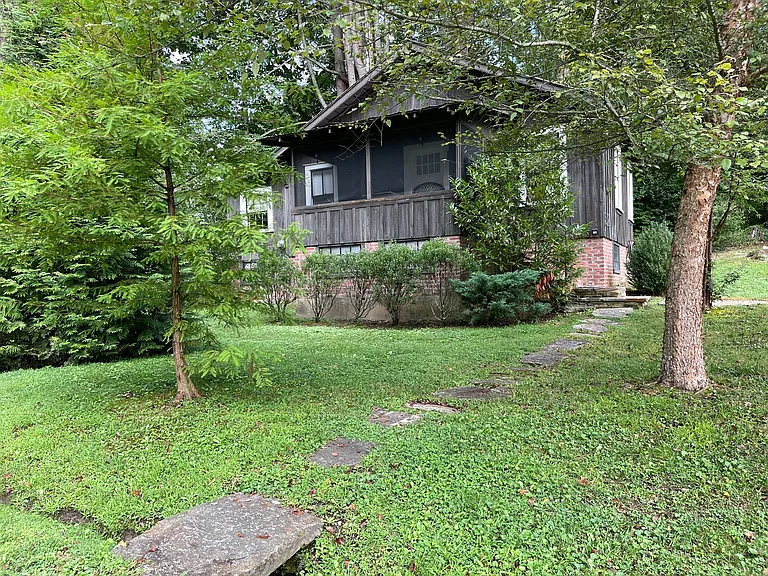 52 Lingerlong Ln — Photo 2
