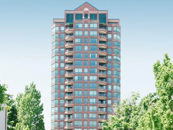 3320 Spinnaker Ln #16B, Detroit, MI 48207