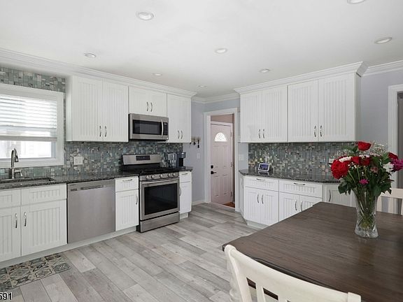 5th image of 481 Albermarle St