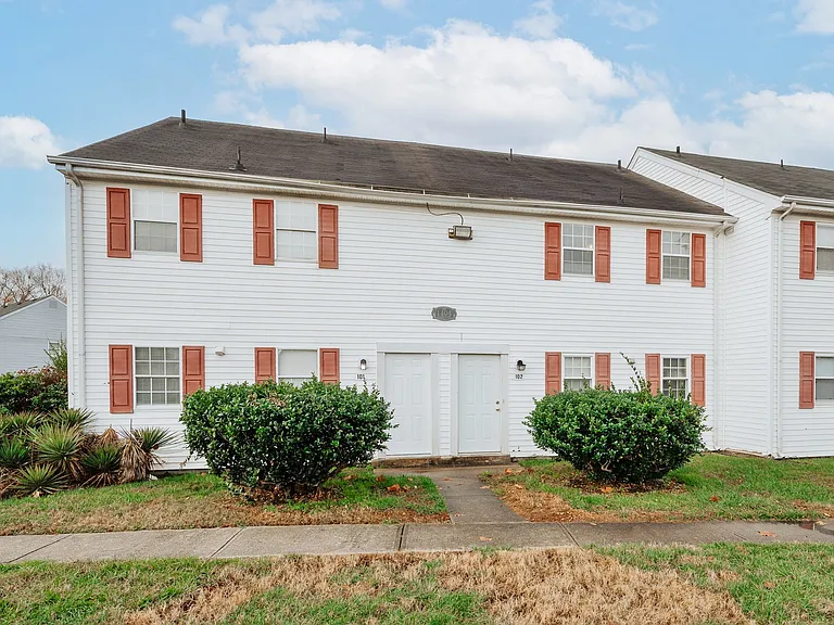 1404 Wendfield Dr — Photo 2