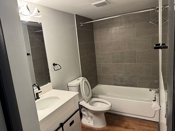 3rd image of 2846 Somerset Park Dr APT 201