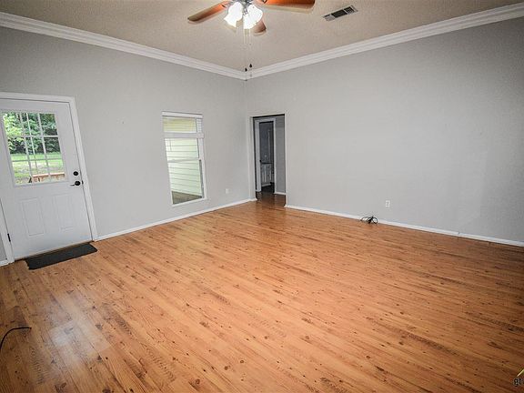 4th image of 904 McClenny Dr