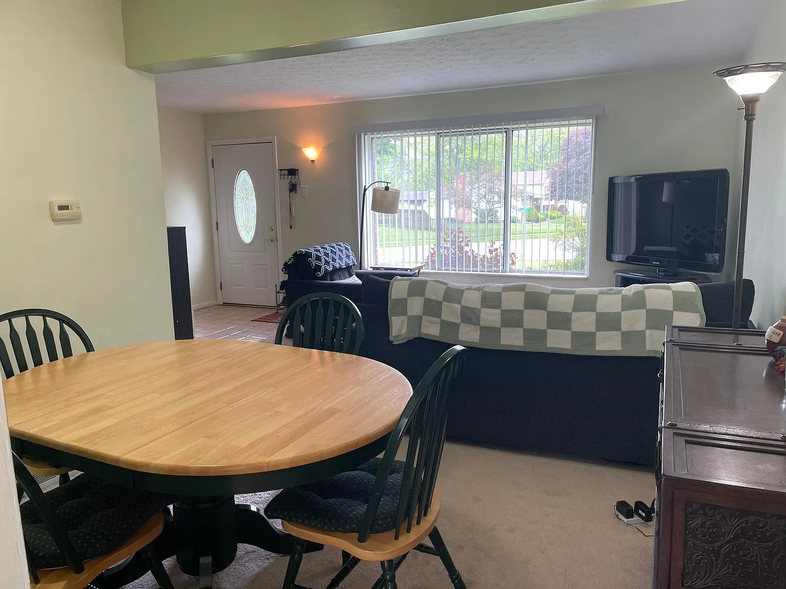 2 bed, 1.5 bath, 1200 sqft, $1,400 — Photo 3