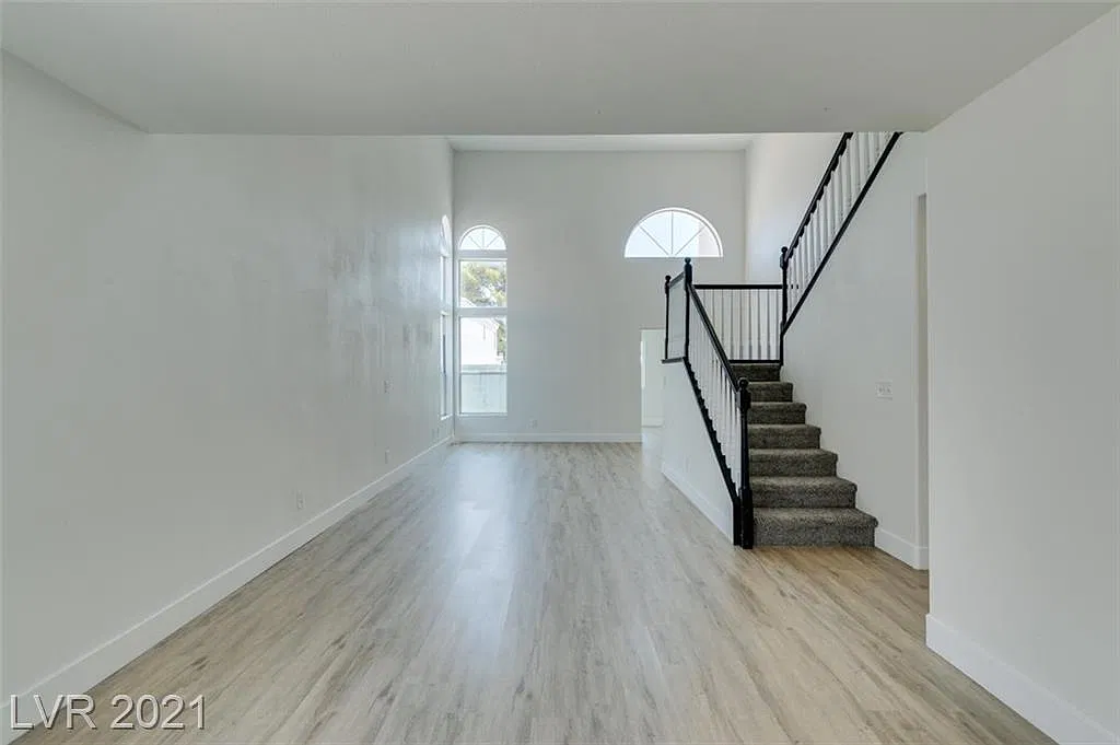 432 Europa Way — Photo 2