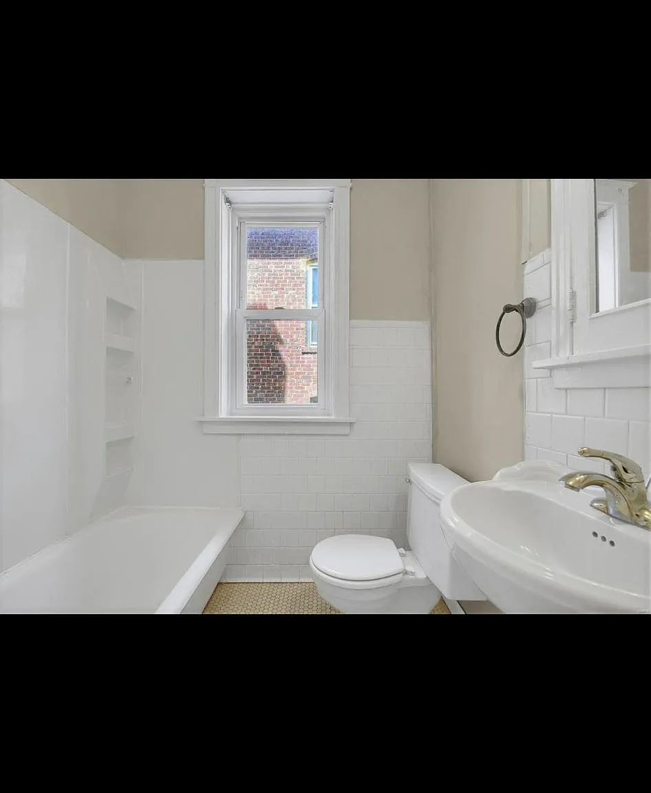 5067 Winona Ave — Photo 4