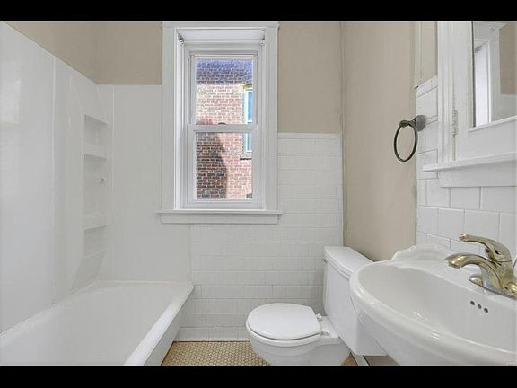 4th image of 5067 Winona Ave #2