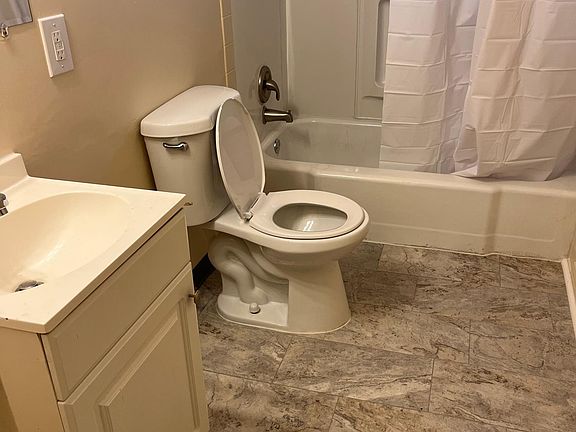 3rd image of 4069 Abbey Ct #4071