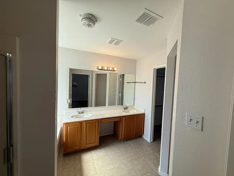 8424 Cove Meadow Ln — Photo 9