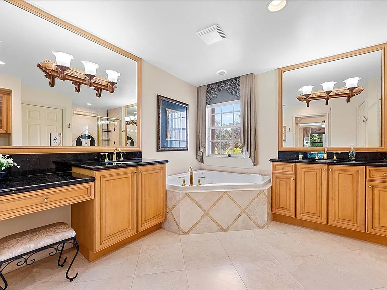 8882 Hidden Acres Dr — Photo 29