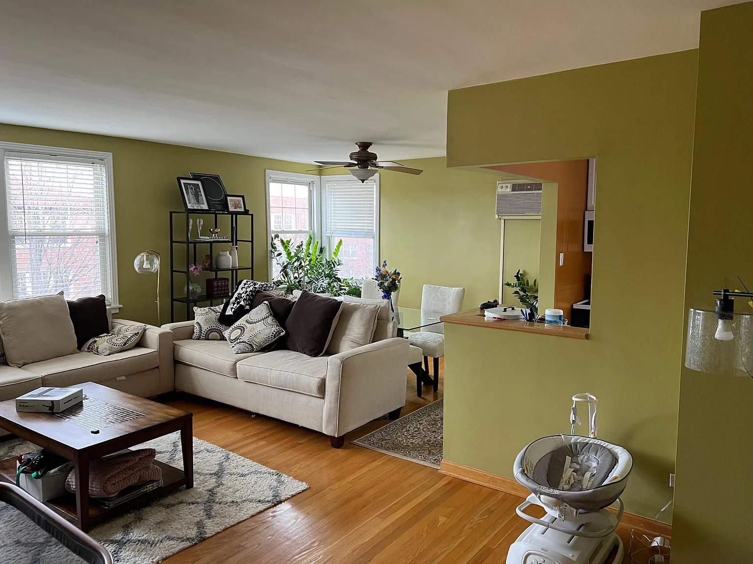 2424 W Farragut Ave — Photo 1