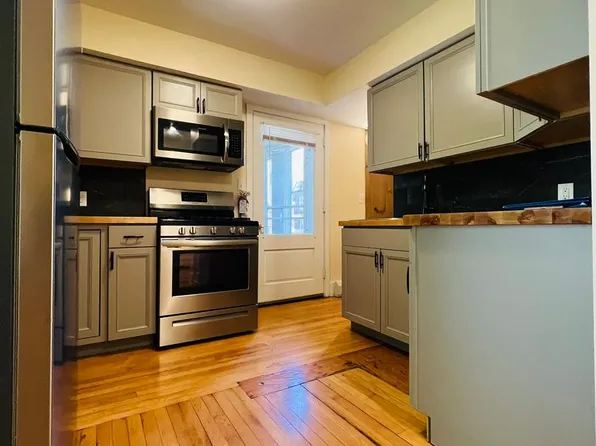 244 Maple St, 244 Maple St #3, Burlington, VT 05401