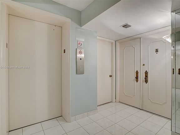 5th image of 4280 Galt Ocean Dr APT 11A