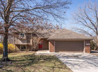1039 Lakecrest Rd, Lawrence, KS 66049
