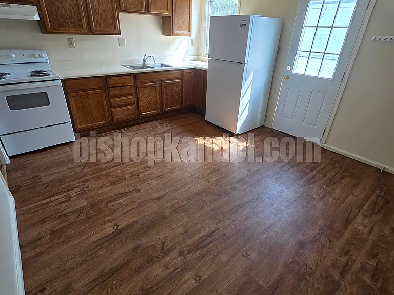 1217 Parkside Pl — Photo 5