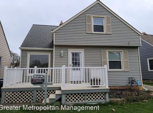 5710 Farnsworth Dr, Parma, OH 44129