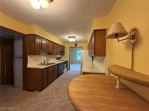 4th image of 24643 Hilliard Blvd