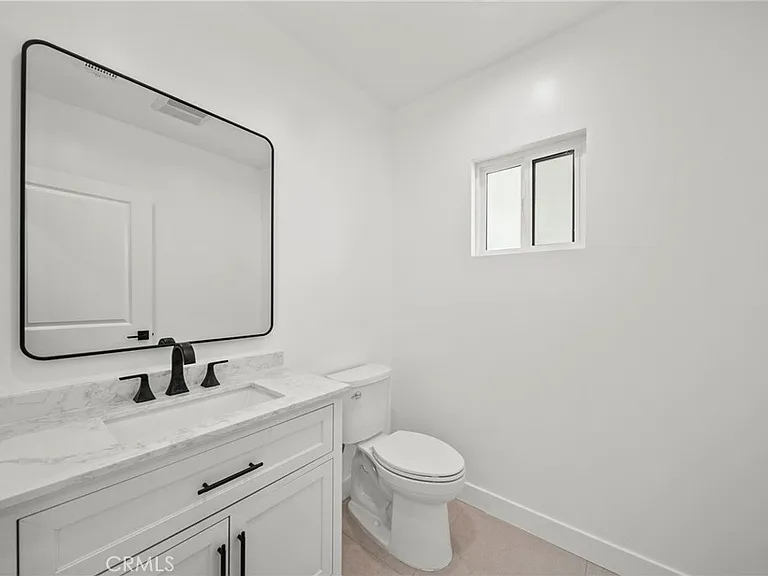 11488 Burbank Blvd — Photo 10