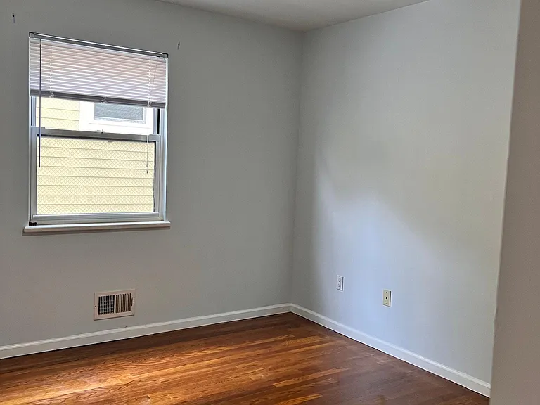 420 William St #1 — Photo 10