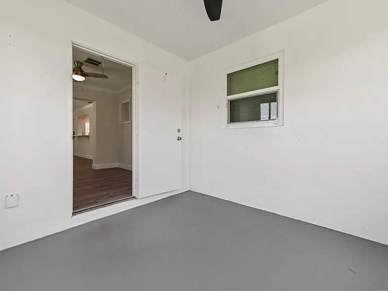 717 SW 16th St — Photo 28