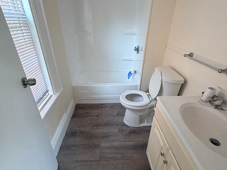 149 Strathmore Rd #6 — Photo 10